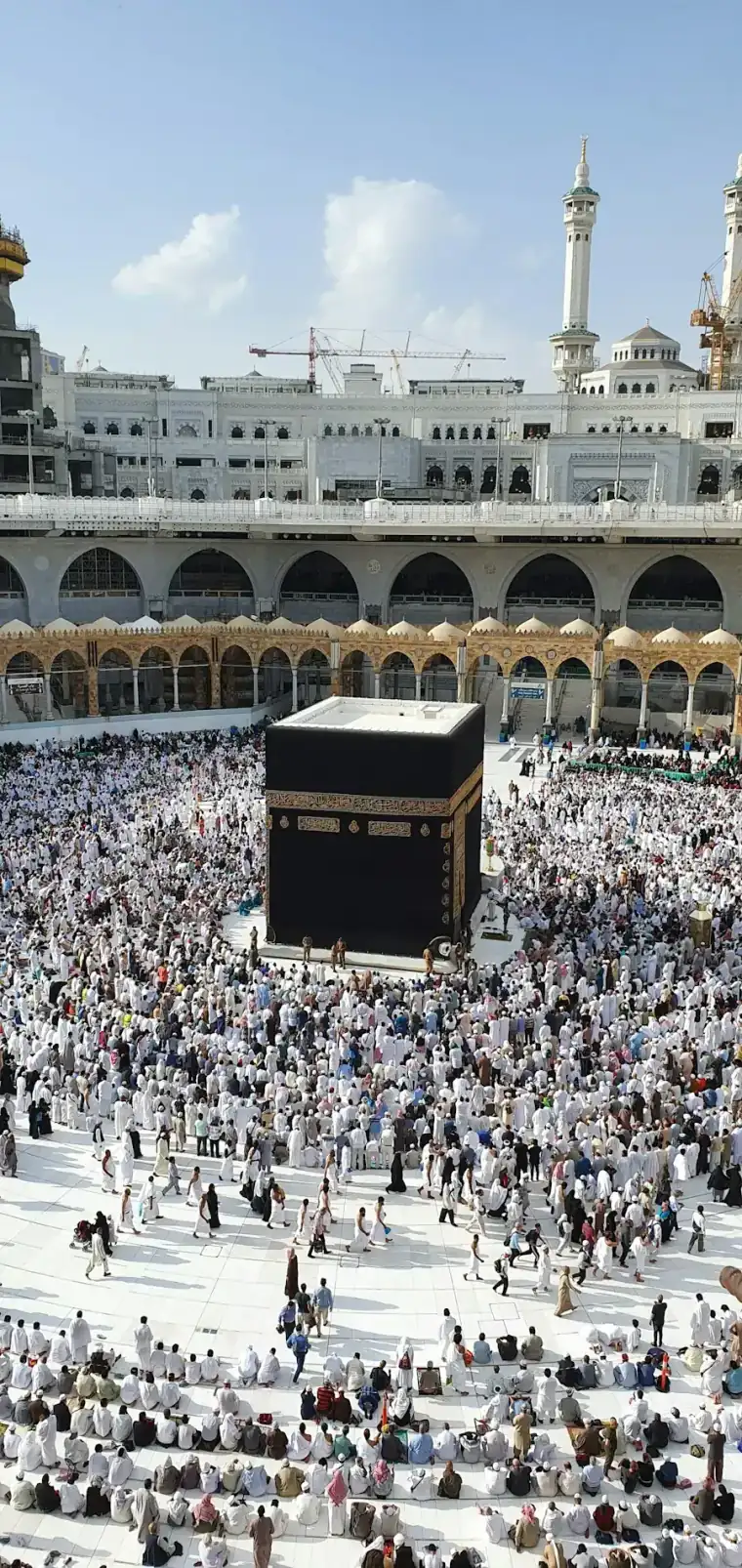 Pilgrims performing tawaf around the Kaaba in Makkah