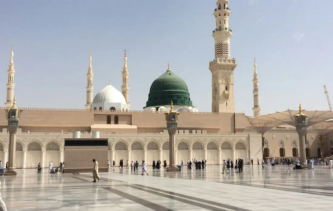 Masjid an-Nabawi and the Green Dome in Madinah, where travellers on Umrah stop and make dua