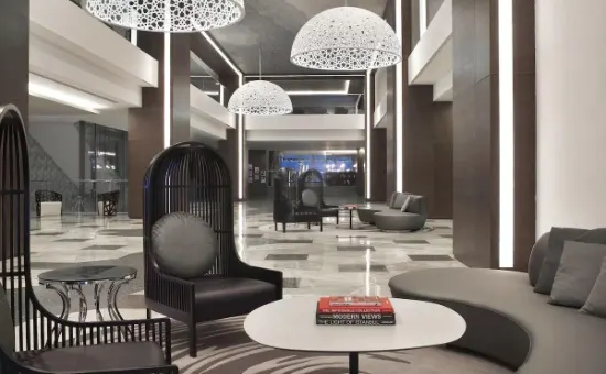 Le Meridien Towers Hotel Lobby